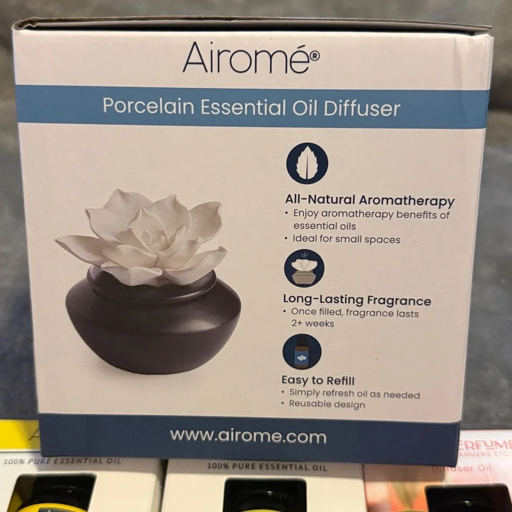Airome Gardenia Porcelain Essential Oil Diffuser with 7 Oils NWT